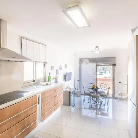 Sleeps 6 Pool Wifi 度假居