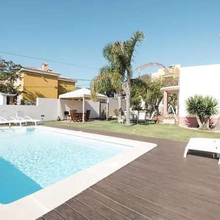度假居 Sleeps 6 Pool Wifi