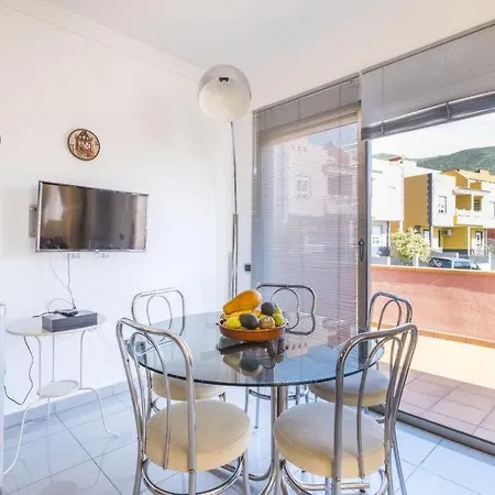 Sleeps 6 Pool Wifi 度假居
