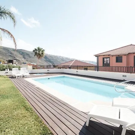 Sleeps 6 Pool Wifi 度假居