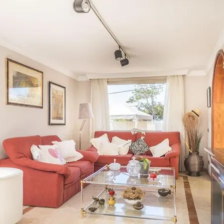 Sleeps 6 Pool Wifi 度假居 *
